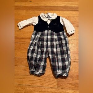 VINTAGE CARRIAGE BOUTIQUE 3mo Romper with White Sleeves